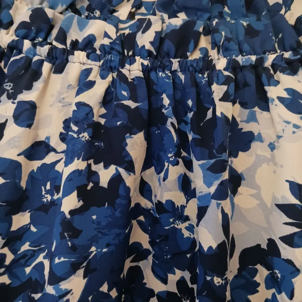 Vince Camuto Floral Top In Blue-Size XL- EUC $98 Retail - Picture 5 of 10